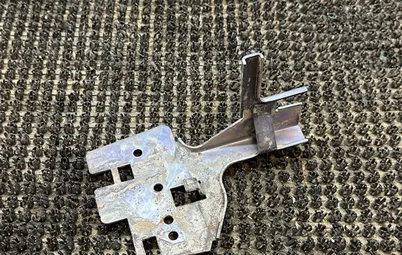 BMW 7 F01 F02 F03 F04 Radiator mount bracket 7580626