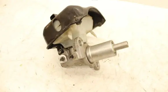 Brake fluid reservoir