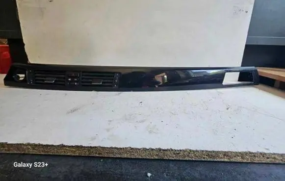 BMW 3 E90 E91 Dashboard center trim panel 7132845