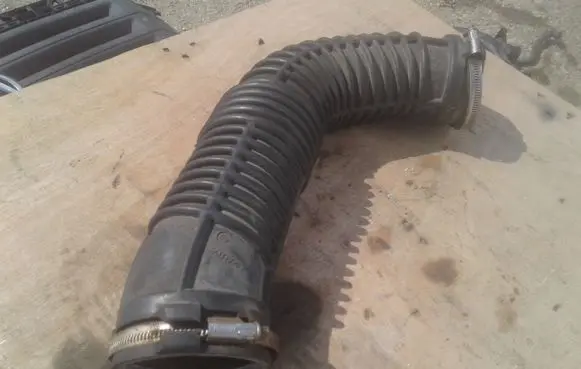 Renault Master III Turbo air intake inlet pipe/hose