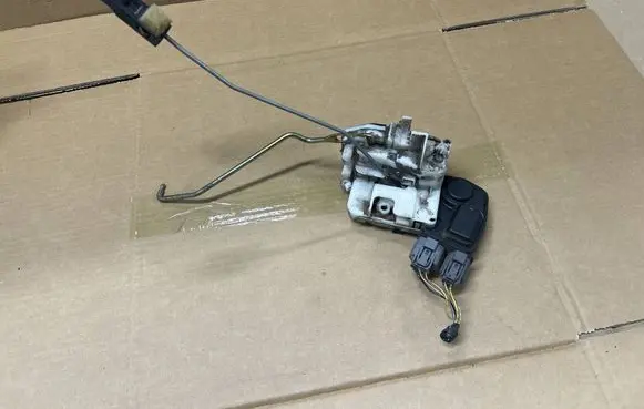 Honda CR-V Front door lock