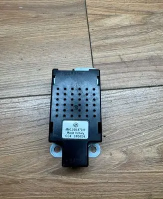 Volkswagen Golf VI Aerial antenna amplifier 5M0035570B