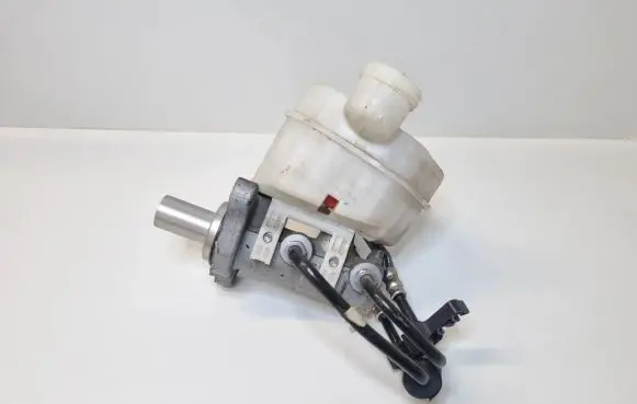 Brake fluid reservoir