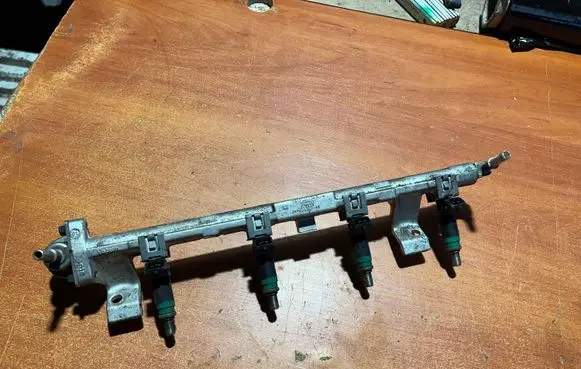 Ford Fiesta Fuel injectors set 98MFBB