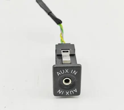 Volkswagen Jetta VI AUX in-socket connector 5M0035724