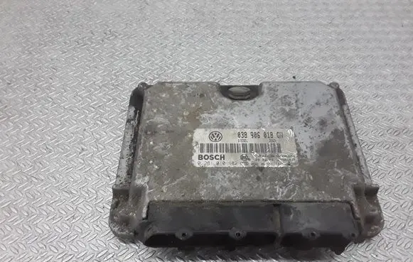 Skoda Octavia Mk1 (1U) Engine control unit/module 0281010182 038906018GN