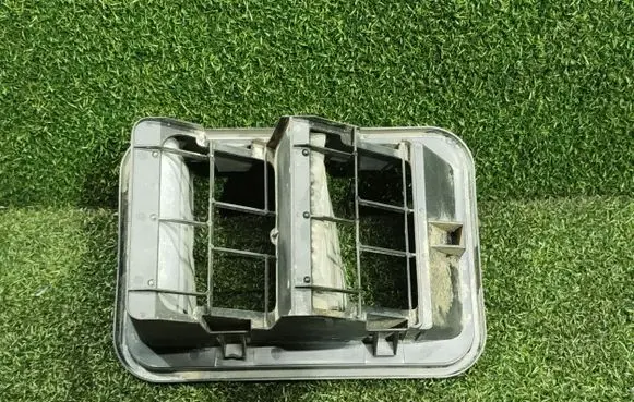 Rear air vent grill