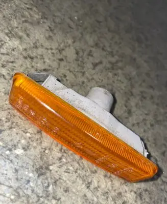 Front fender indicator light