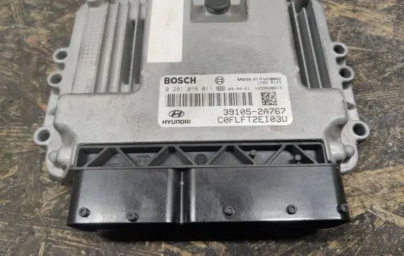 Hyundai i30 Engine control unit/module 391052A767