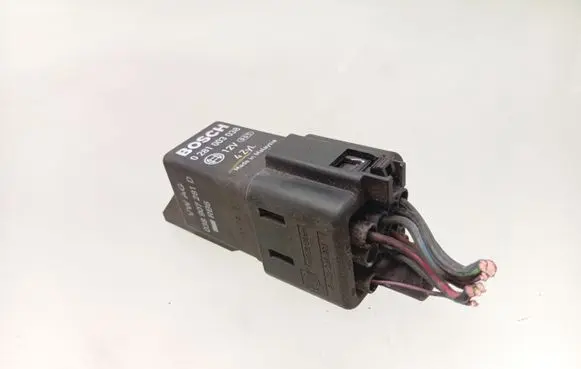 Volkswagen Golf VI Glow plug pre-heat relay 038907281D