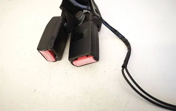 Citroen C4 I Middle seatbelt buckle (rear) 