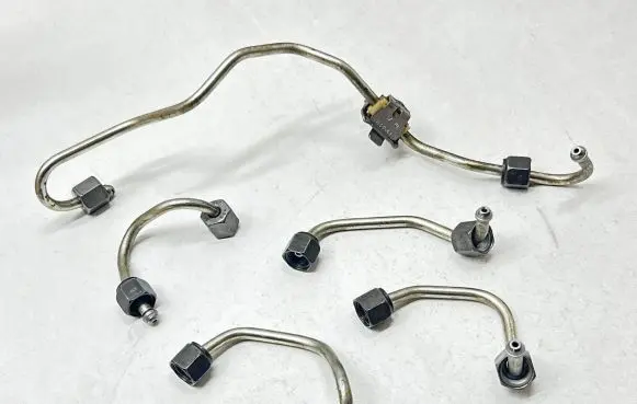 Fuel injector supply line/pipe
