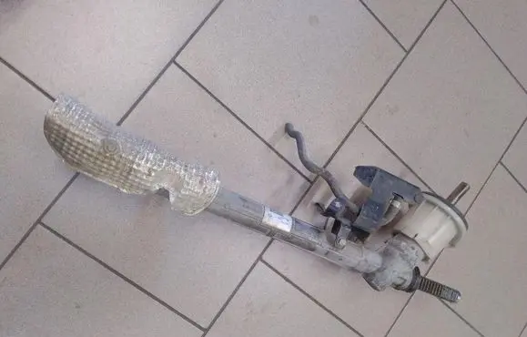 Renault Clio III Steering rack 8200565645