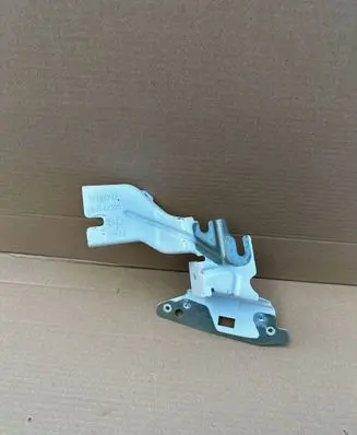 Opel Corsa F Fender mounting bracket 39181718