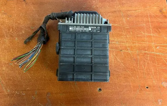 Mercedes-Benz Vito Viano W638 Engine control unit/module 0281001705 0235450632