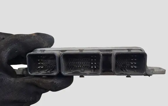 Nissan Qashqai Engine control unit/module 270437J99 MEC940480