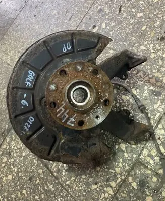 Volkswagen Golf VI Front wheel hub