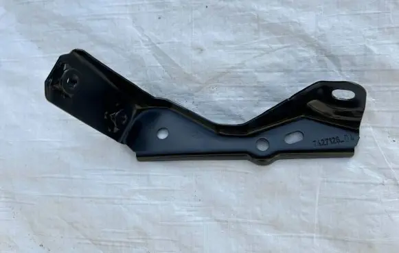 BMW X1 F48 F49 Fender mounting bracket 7427128