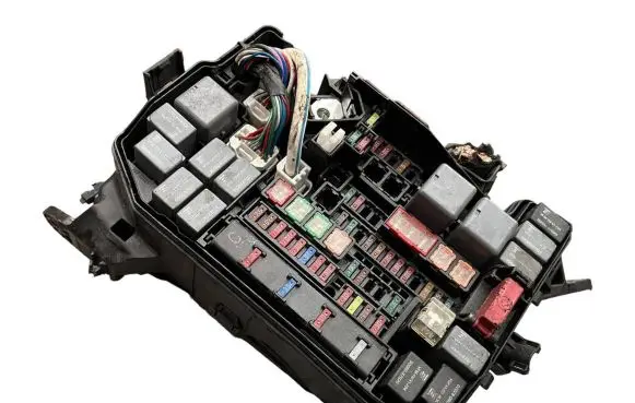Toyota Auris E180 Fuse box set ar17559 602730ta2
