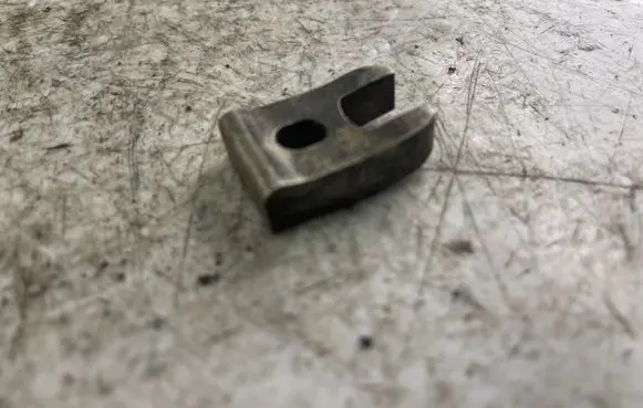 Mercedes-Benz E W210 Fuel Injector clamp holder