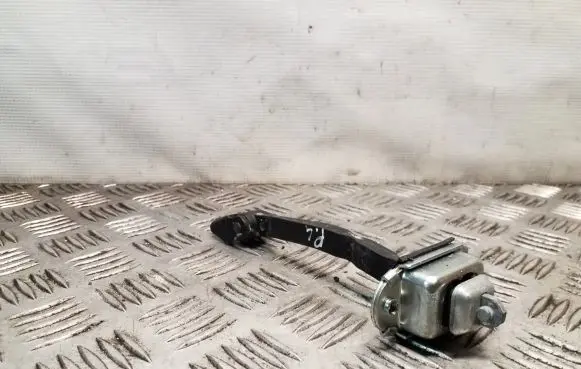 Skoda Octavia Mk2 (1Z) Front door check strap stopper