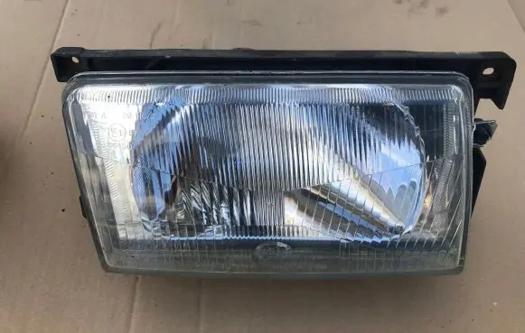 Volkswagen Polo II 86C 2F Headlight/headlamp