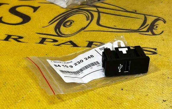 BMW 4 F32 F33 USB socket connector 84109230248 9230248