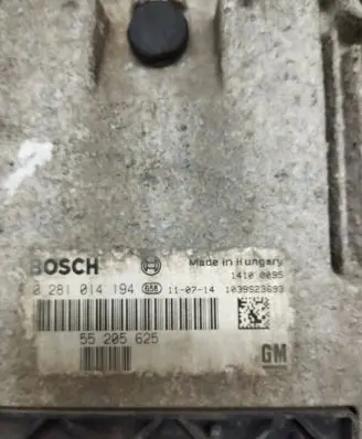Opel Zafira B Engine control unit/module 55205625 1039S23693 0281014194