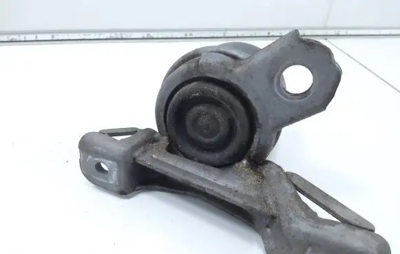 Land Rover Evoque I Engine mount bracket G3046001