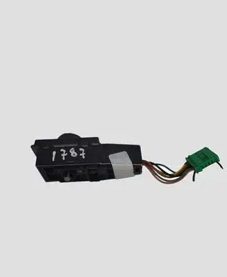 Peugeot 5008 Seat control switch 9684666 96846886XT