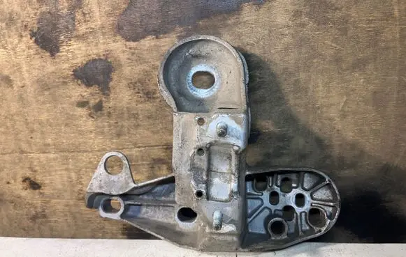 Audi A4 S4 B6 8E 8H Engine mounting bracket 8E0199351