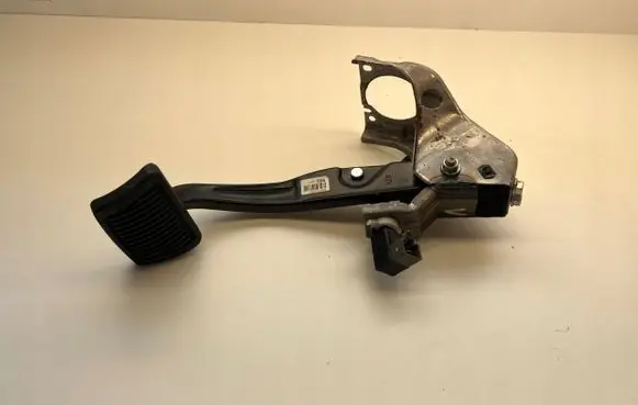 Hyundai i40 Clutch pedal 328003X200