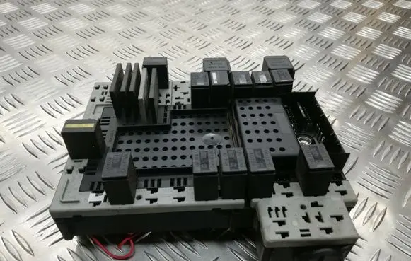 Volvo XC90 Fuse module 08696098 08696040