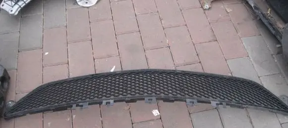 Mercedes-Benz E W212 Front bumper lower grill A2128850522