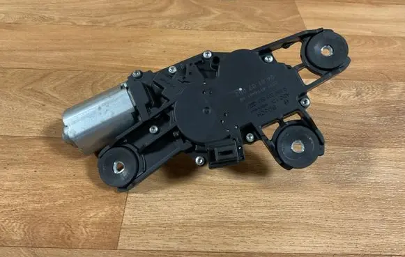 Ford Mondeo Mk III Rear window wiper motor 0390201583