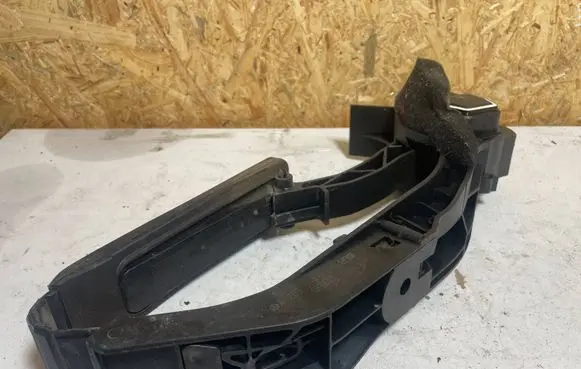 Mercedes-Benz E W211 Accelerator throttle pedal A2033000104 160302