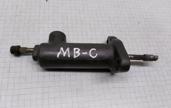 Mercedes-Benz C W202 Clutch master cylinder 2022900011