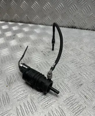 BMW X5 E70 Headlight washer pump 6934160 10833217 3095102