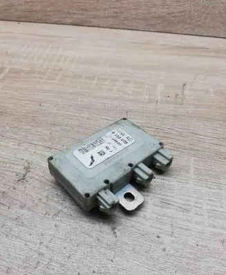 BMW 7 E65 E66 Aerial antenna amplifier 8368205