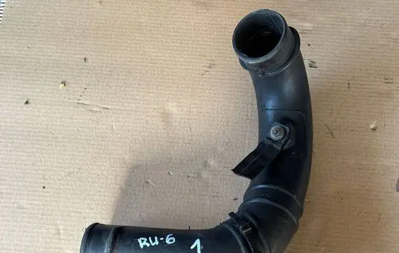 Air intake hose/pipe