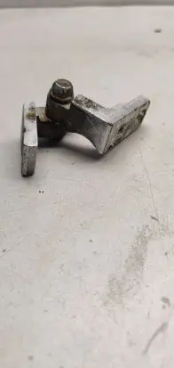 Volkswagen Touran I Front door upper hinge 6q0831402C