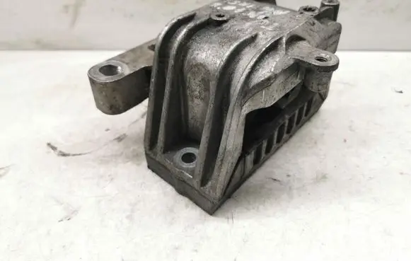 Volkswagen Touran I Engine mount bracket 1K0199262