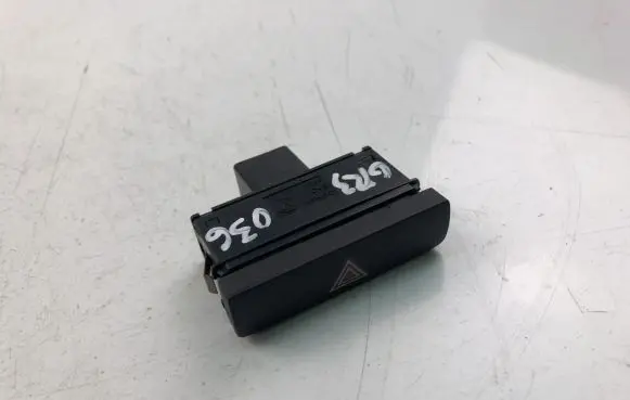 Volkswagen PASSAT CC Hazard light switch 3AA953509