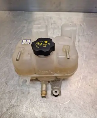 Chrysler Pacifica Coolant expansion tank/reservoir 68217323AA 05541BCAV2
