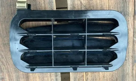 Mercedes-Benz E W124 Quarter panel pressure vent 1248370242