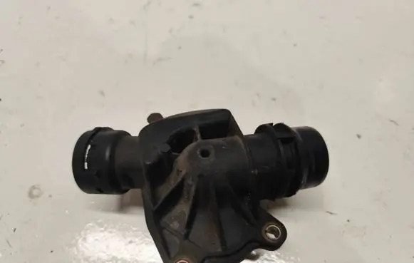 BMW X5 E53 Thermostat housing 