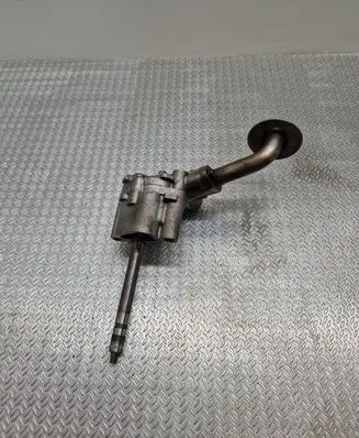 Volkswagen Golf III Oil pump 026115153A