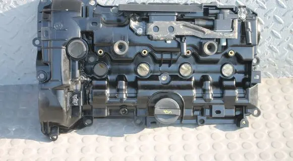 Mazda CX-30 Rocker cam cover POKRYWAPE2910210 PE2910210