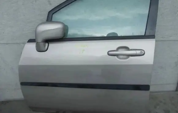 Suzuki Liana Front door