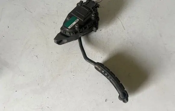 Renault Master II Accelerator throttle pedal 6PV00811904 7700314525